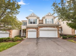 1009 Shadowlawn Dr, Green Brook, NJ 08812