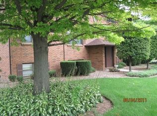 1060 Kane St APT 6, South Elgin, IL 60177