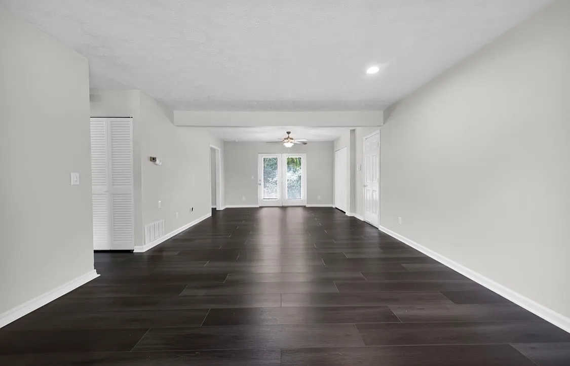 3 bed, 1176 sqft, $1,995 — Photo 4