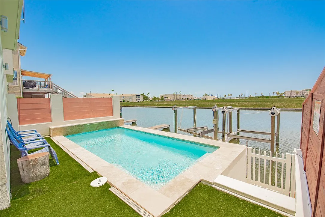 3 bed, 2.5 bath, 2000 sqft, $4,000 — Photo 1