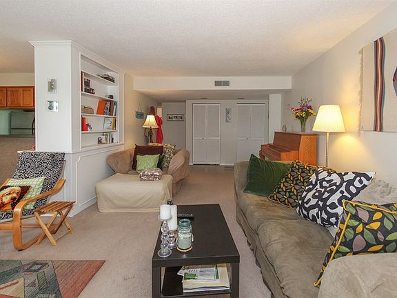 4th image of 3127 E 52nd St Unit B