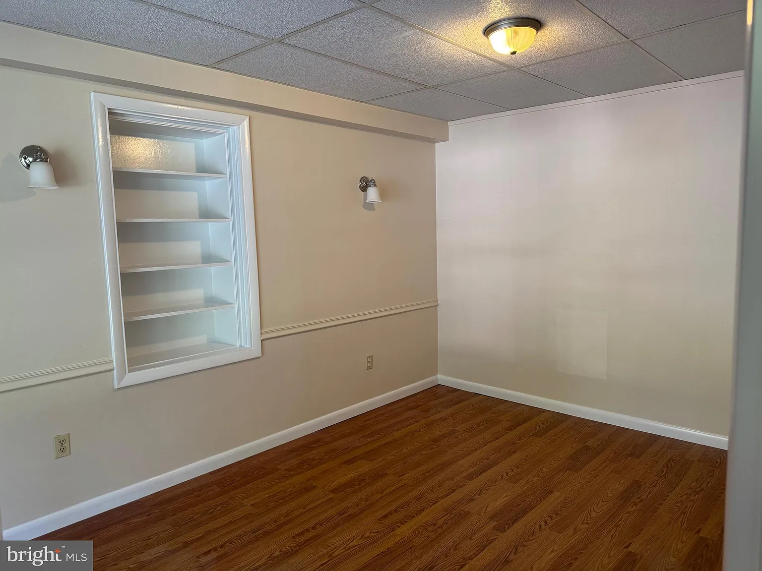 2 bed, 1.0 bath, 700 sqft, $1,300 — Photo 2