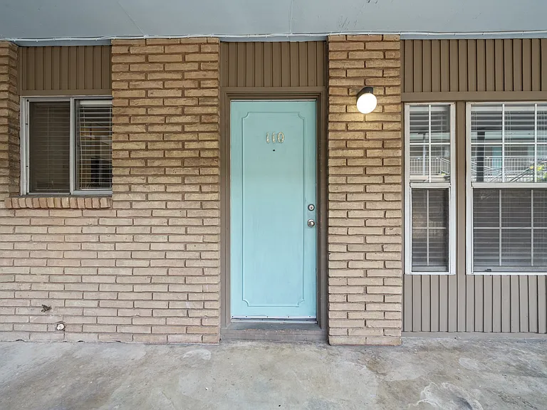 Enfield Court Apartments — Photo 10