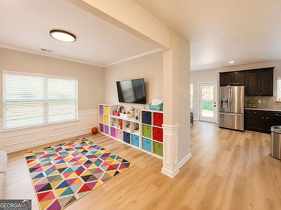 5th image of 3590 Lynbrook Ln