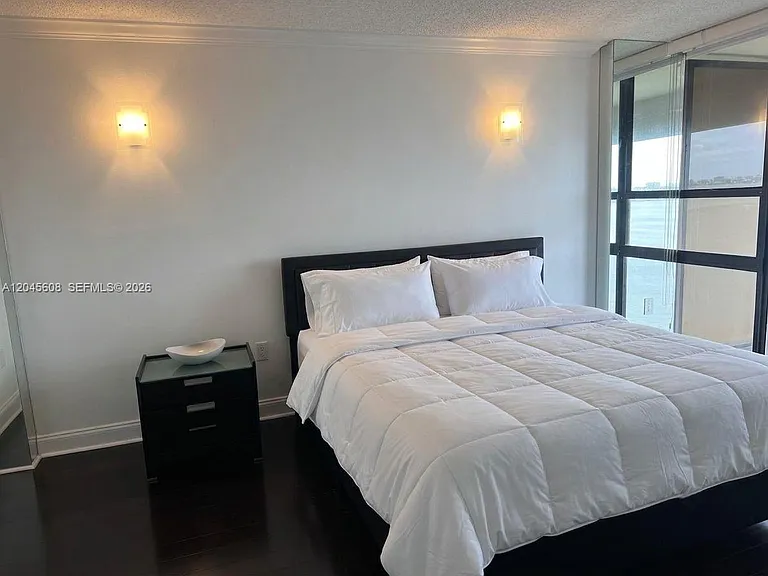 600 NE 36th St #22 — Photo 6