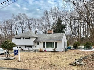 20 Geraldine Cir, Trumbull, CT 06611