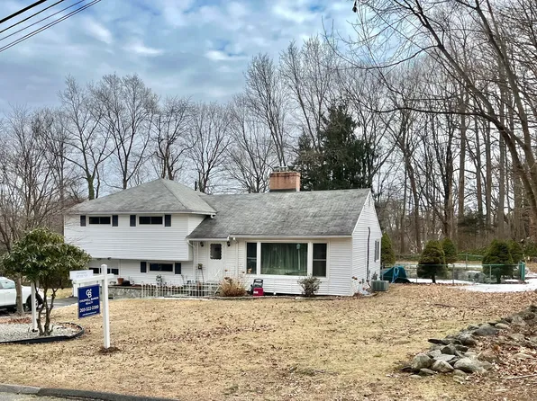 20 Geraldine Circle, Trumbull, CT 06611