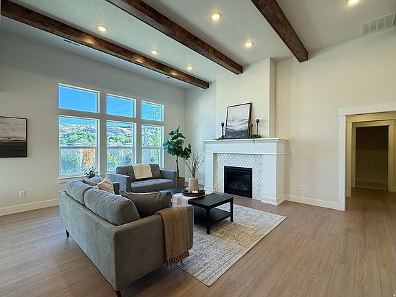 3rd image of 620 E Riverside Way