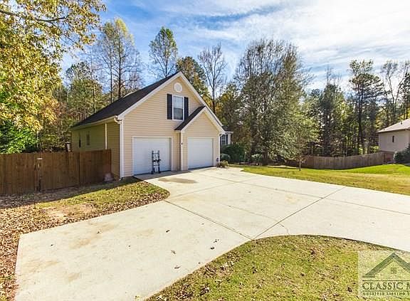 3rd image of 1056 Wildwood Ln