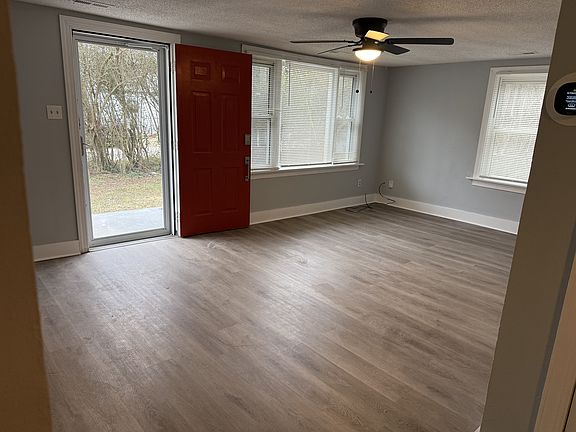 Enter into good sized living room w ceiling fan