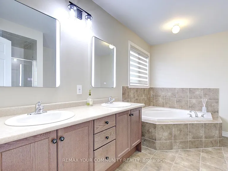 16 Muret Cres — Photo 25