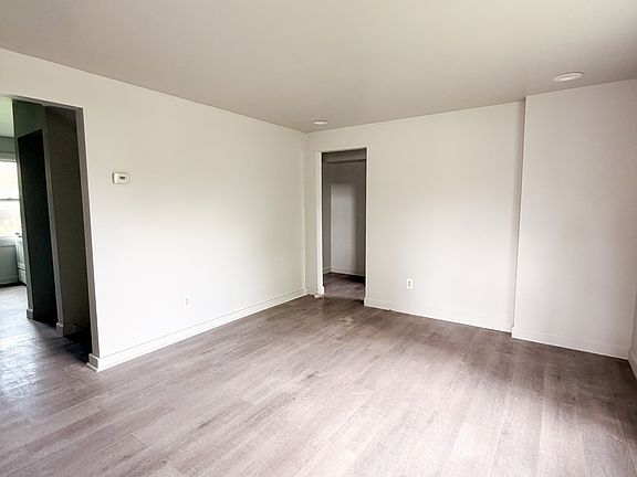 3rd image of 15815 Evergreen Rd