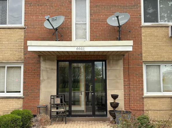 4440 W 111th St APT 16, Oak Lawn, IL 60453