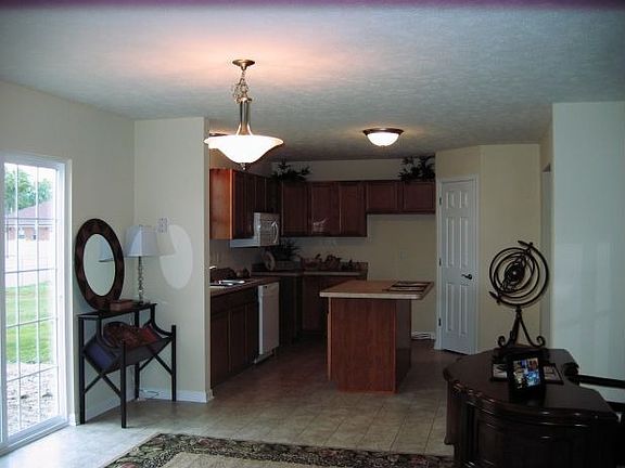 5th image of 202 Shoreland Cir