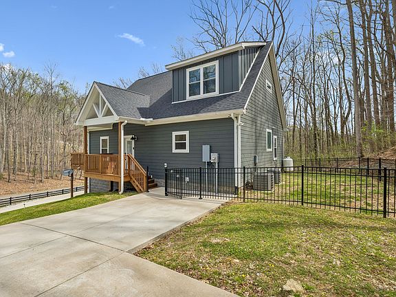 5th image of 805 Weeping Willow Rd