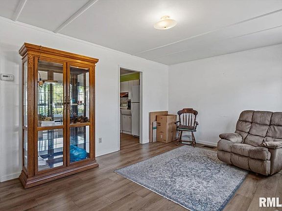 4th image of 18 Barbara Ct