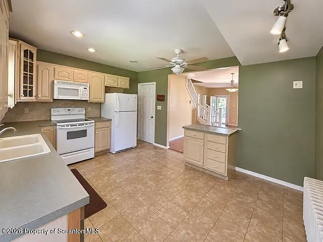 605-607 Deacon Street - 605 — Photo 3