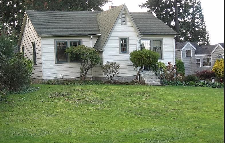 1st image of 823 18th Ave W