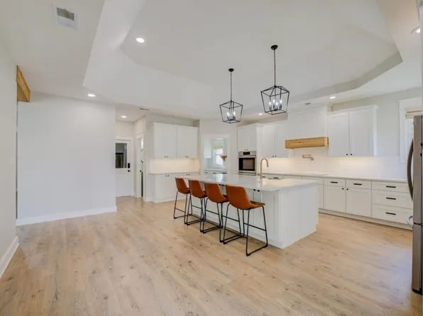 566 Prestworth Dr, Collierville, TN 38017