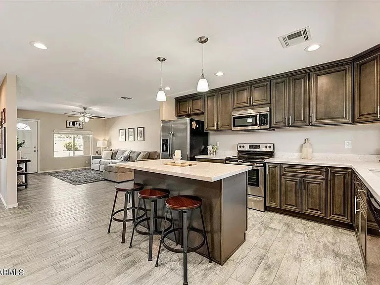 2217 N Sunset Dr — Photo 5