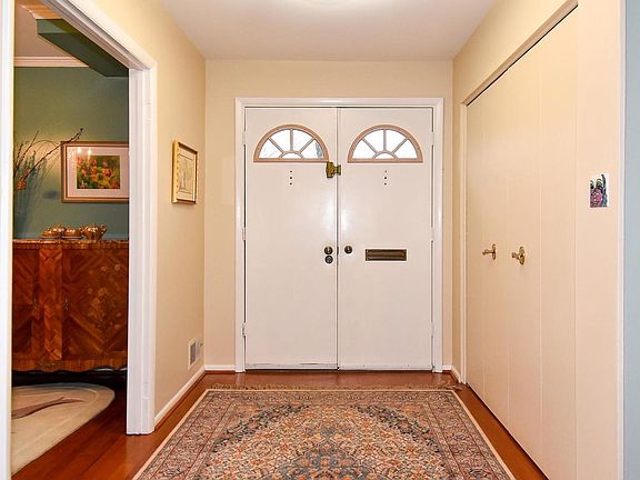3rd image of 6431 Earlham Dr