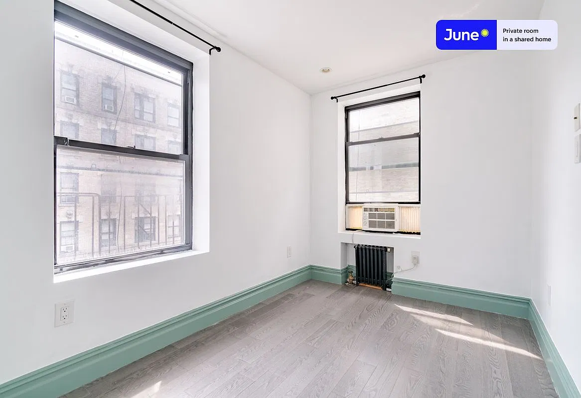 345 E 21st St — Photo 2