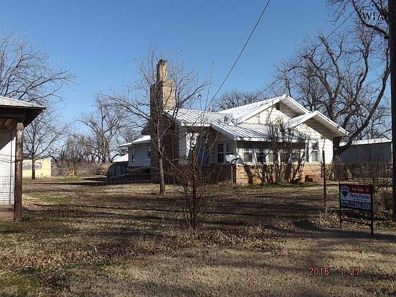 4th image of 1004 E Fort Worth St
