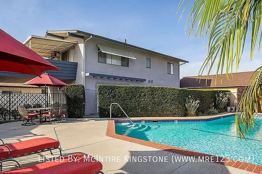 5626-5630 Sultana Ave — Photo 1