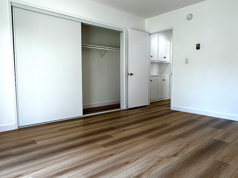 1220 Wellesley Ave #8 — Photo 10