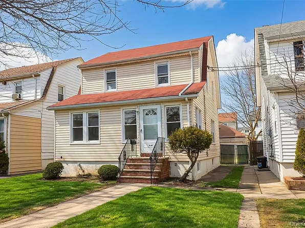 9009 216th St, Queens Village, NY 11428