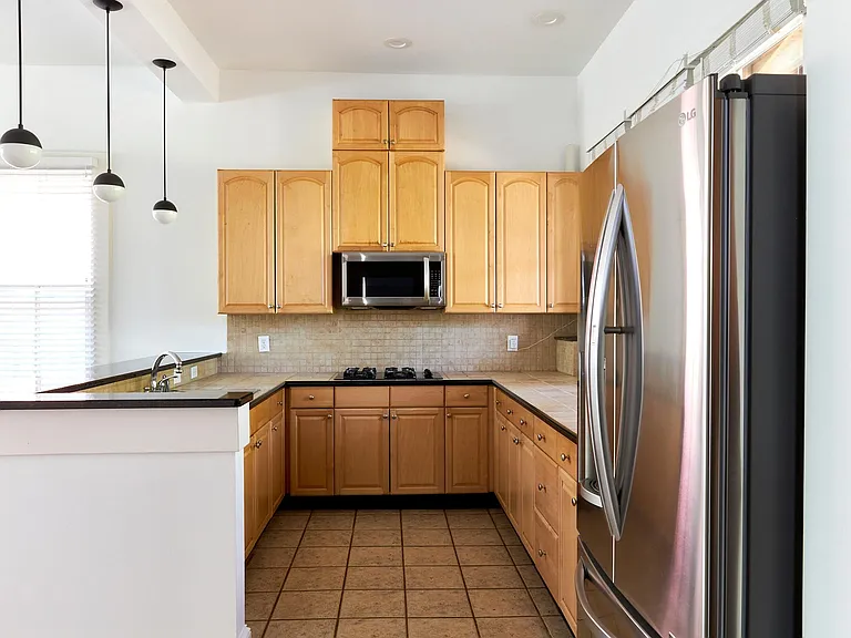 744 Highland Ave NE — Photo 6