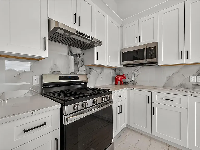 2226 Syrian St — Photo 17