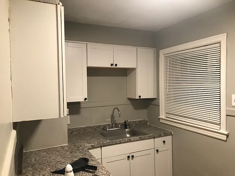 844 Leon Pl — Photo 3