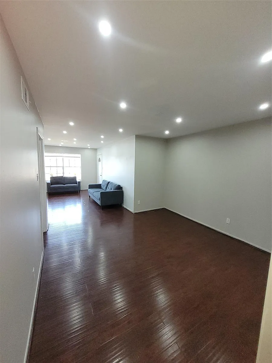 Building Photo - 7213 Beechnut St