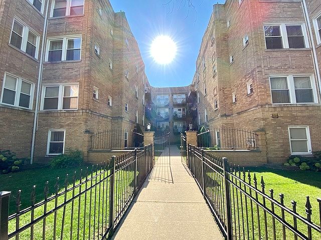 1st image of 4814 N Avers Ave APT 3E
