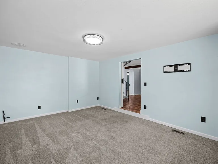 1504 E Queen Ave — Photo 7