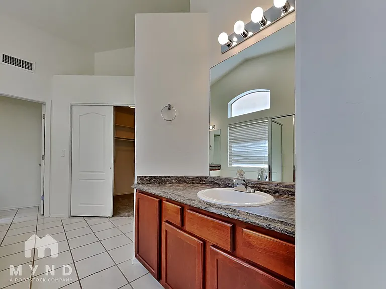 137 S Nightfall Ave — Photo 18