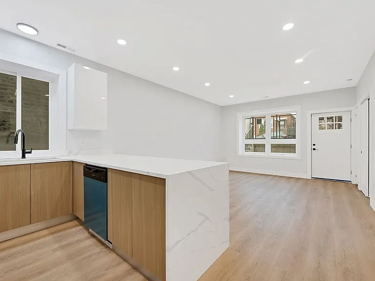 2626 W 21st St #2 — Photo 2