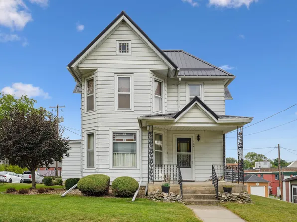 106 2nd St NW, Elkader, IA 52043