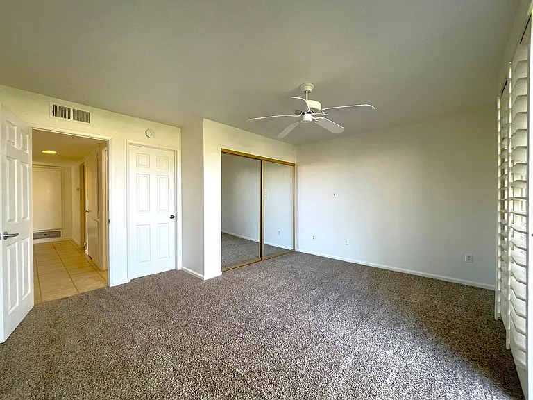 35 Malaga Dr — Photo 12