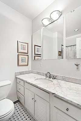 3rd image of 44 W 69th St APT 1A