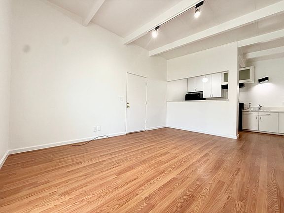 2nd image of 525-27 S Juniper St #525