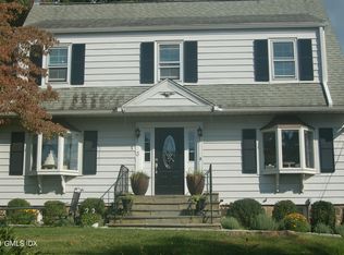 3 Field Rd #2, Cos Cob, CT 06807