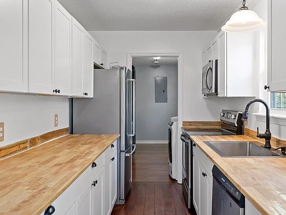 2nd image of 70 Pinoak Rd
