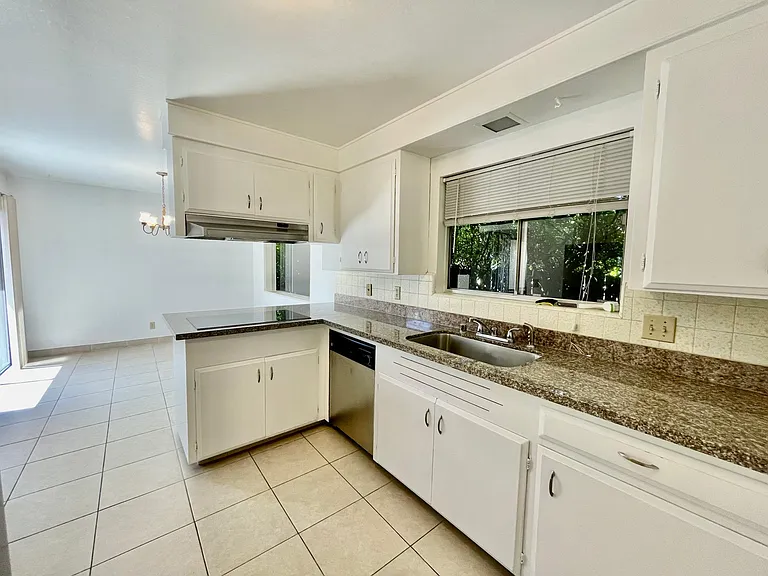 716 Muir Dr — Photo 6
