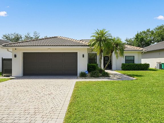 4th image of 2926 Inlet Cove Ln E