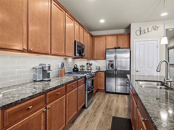 4th image of 17910 151st Street E