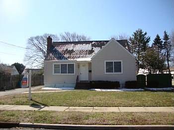 1st image of 15 Bailey Dr