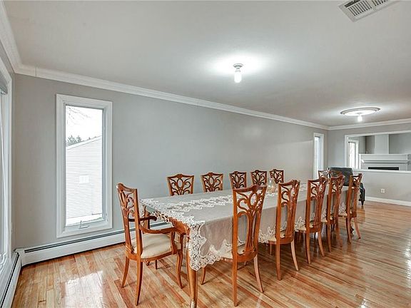 4th image of 13 Hawthorne Dr
