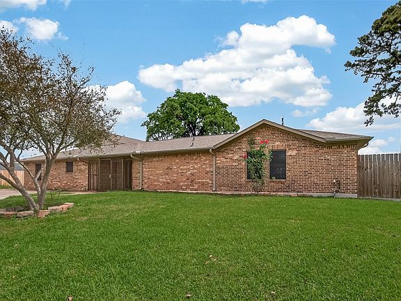 3rd image of 14731 Conover Ct